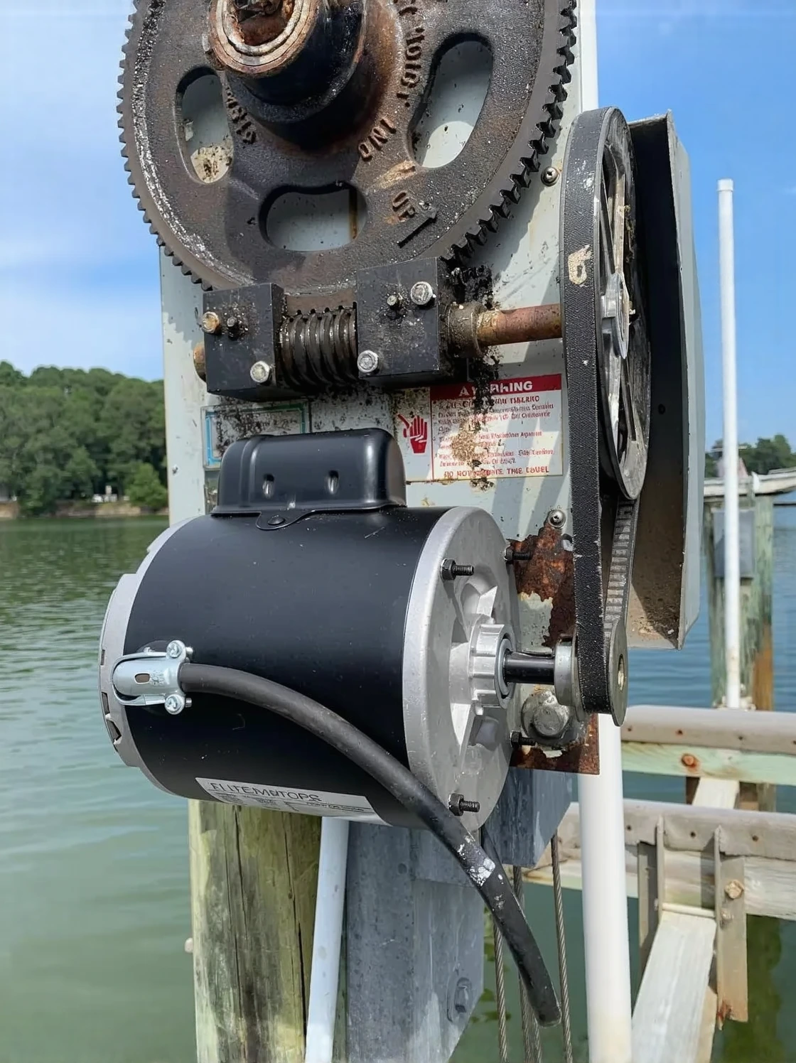 Customer review photo for Cantilever vs Vertical Boat Lifts: Picking by Boat Weight